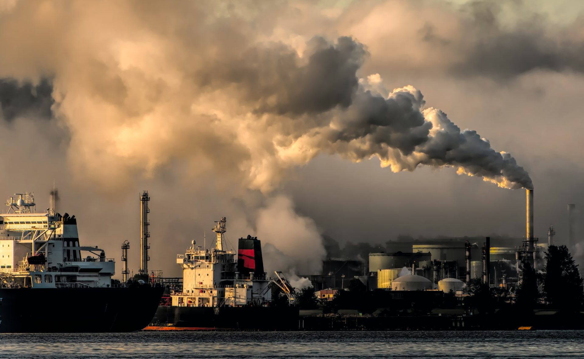 Premier Li Outlines Five-Year Plan for Carbon Emissions Reduction