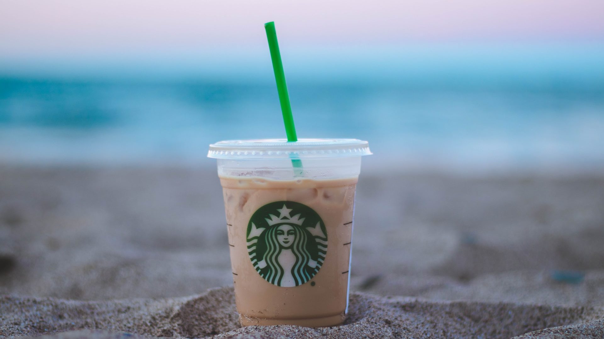Starbucks Offers Reusable Plastic Cups in Japan
