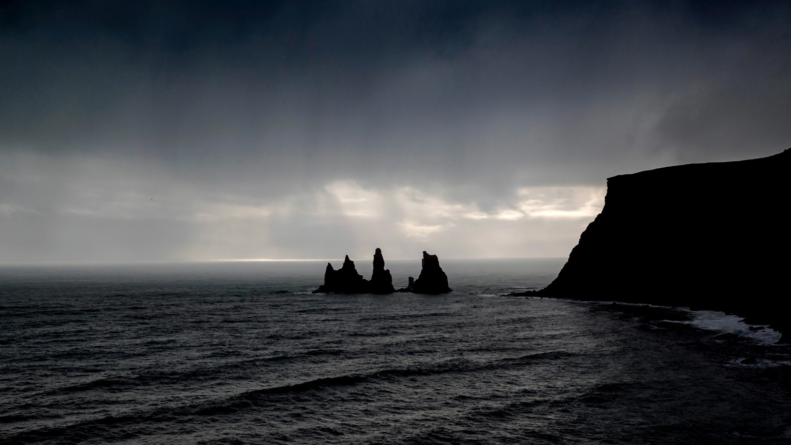 Singapore Begins Importing Renewable Power from Laos via Thailand, Malaysia