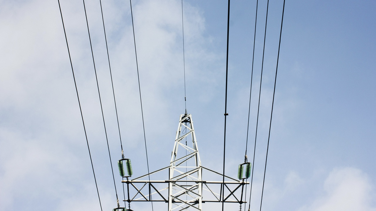 Vietnam PM Urges Banks to Provide Preferential Loans for Green Power Projects