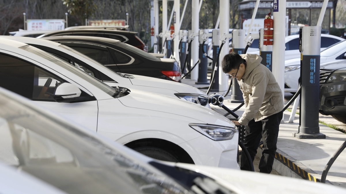 China to Promote EV Charging Infrastructure, Targeting Rural EV Market
