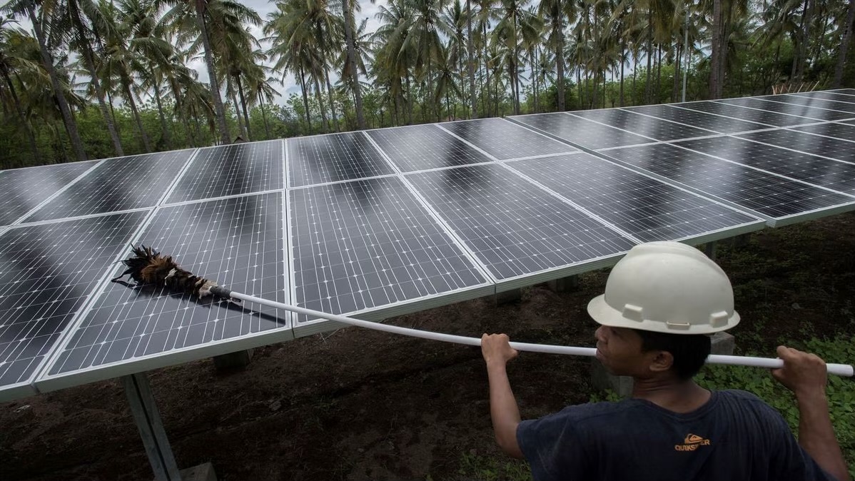 Indonesian State Utility Seeks USD700m Investment for Solar Panel Project