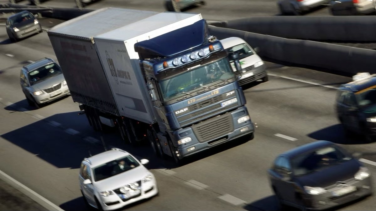 Stockholm Announces Ban on Petrol and Diesel Cars in City Center from 2025 to Improve Air Quality