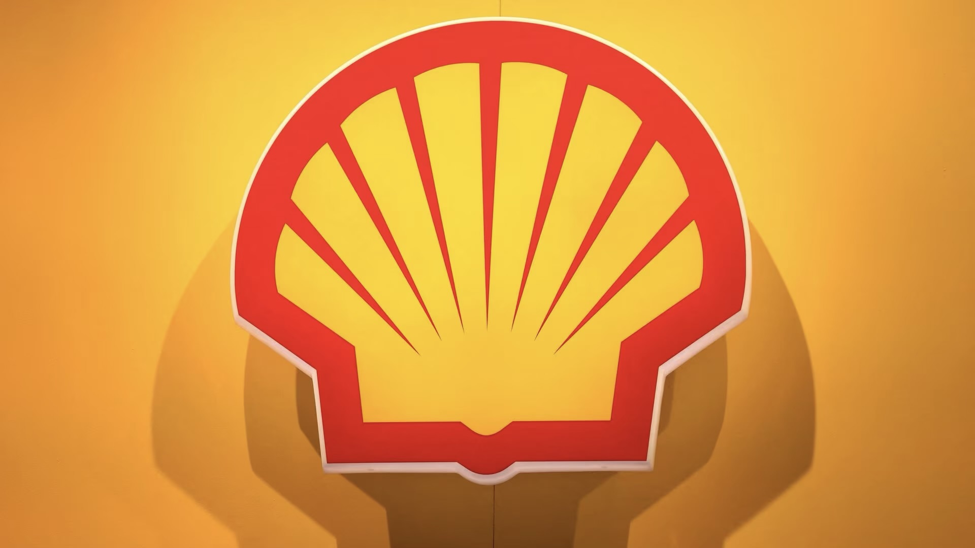 Qatar Signs Long-term Gas Deals with Europe Amidst Climate Concerns