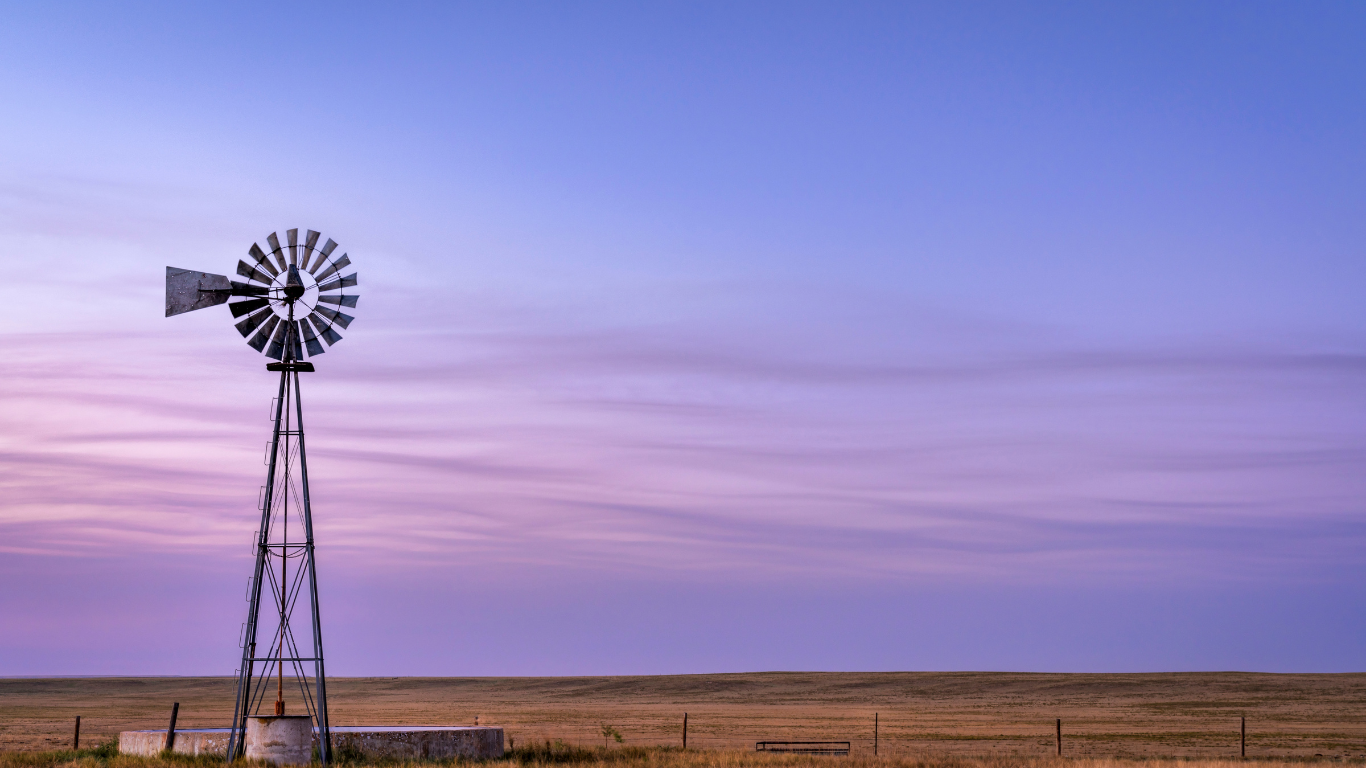 Centralized vs Decentralized Energy Systems: 2025 ESG Guide