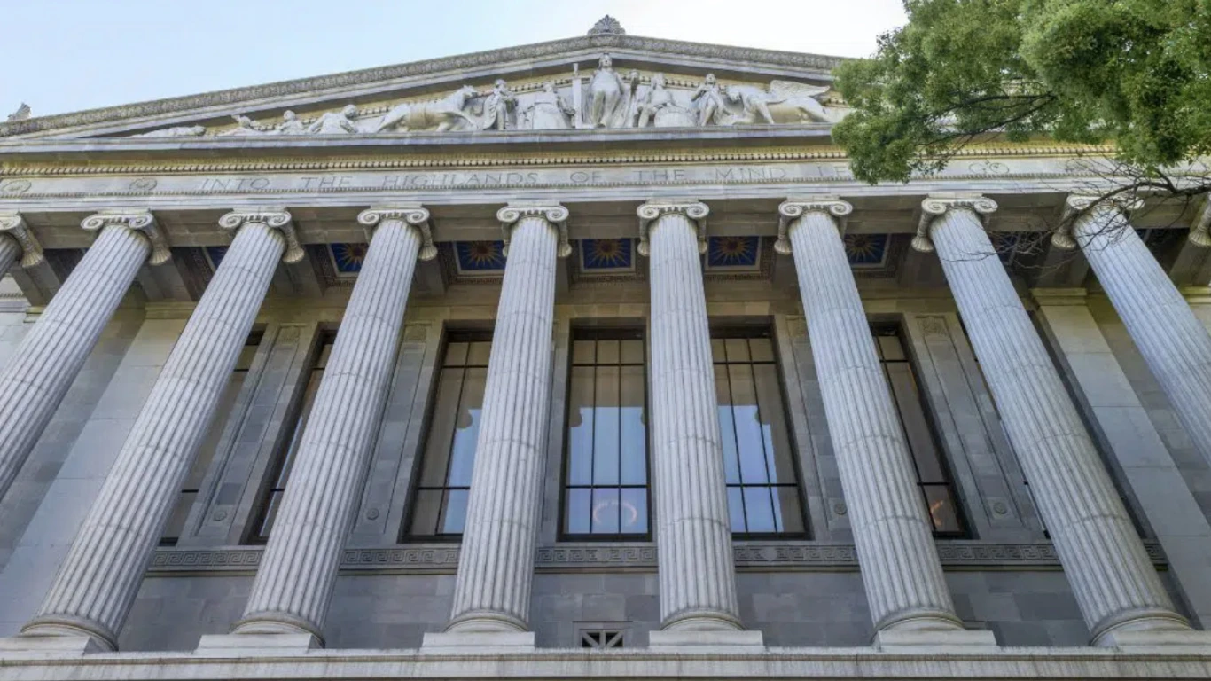 La FTC clôture une enquête antitrust sur les constructeurs de camions au sujet du pacte californien sur les émissions