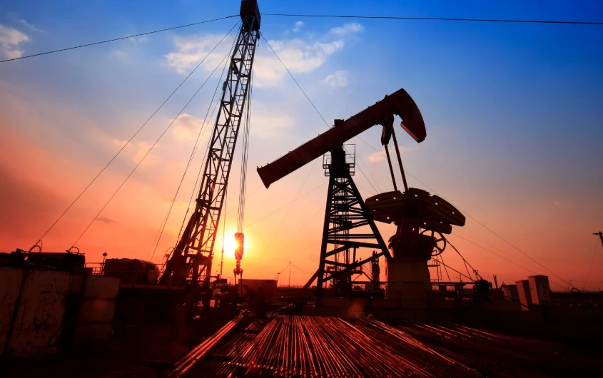 Oil Giants Retreat from Green Energy as Anti-ESG Movement Gains Momentum