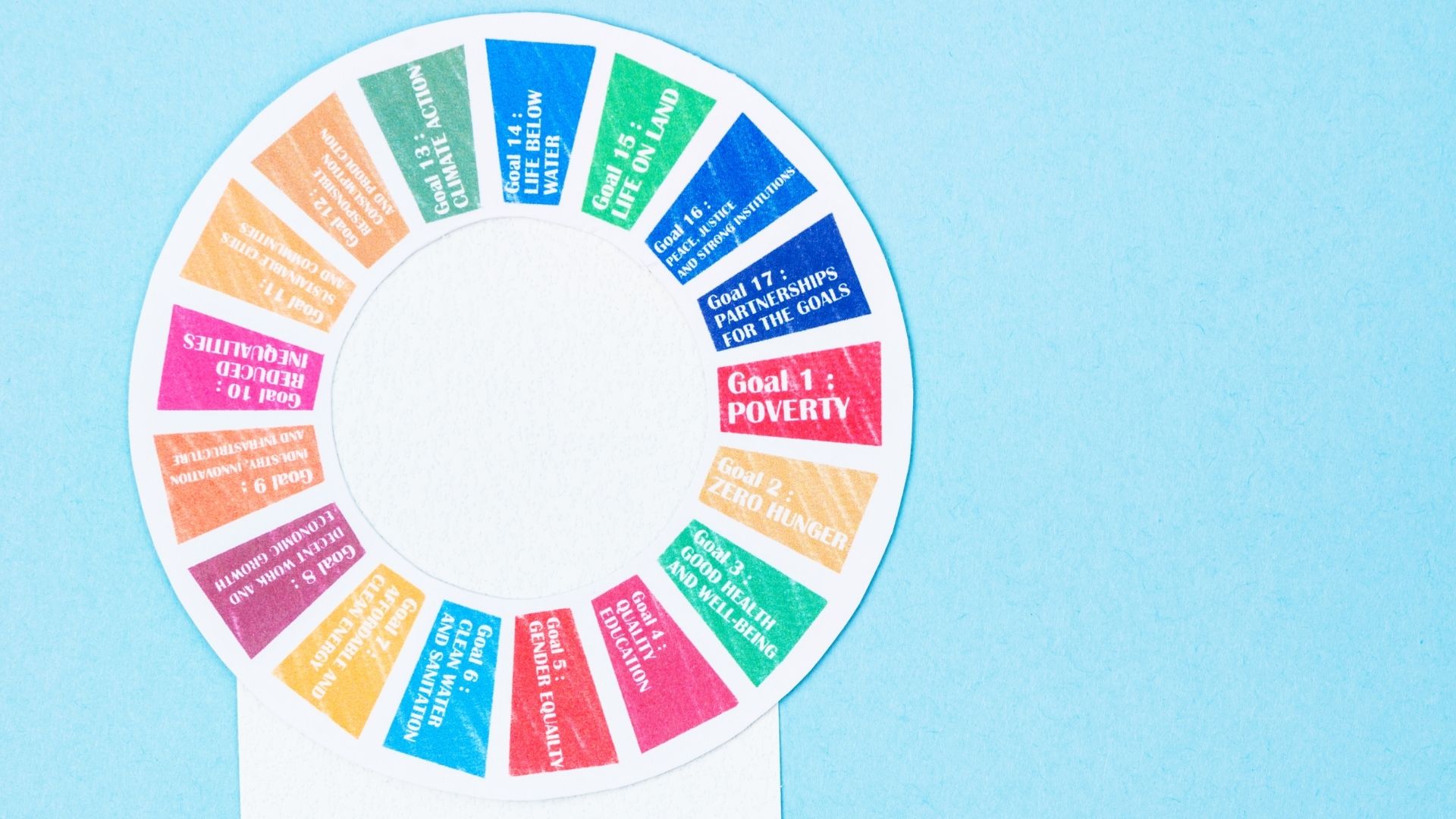 벨렘에서 열린 COP30은 고위험 기후 외교와 거리 수준의 긴장, 시위, 파빌리온 경쟁을 결합한다